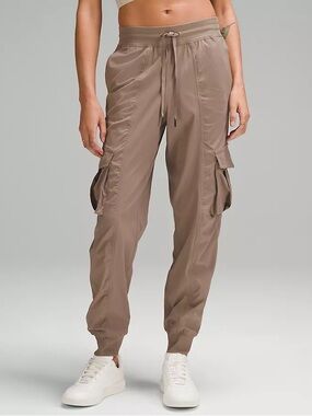 Lululemon dance studio cargo jogger 6